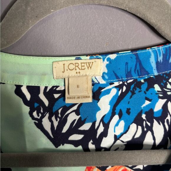 J. Crew Blue and Green Floral Print Sleeveless Blouse Button Detail Size 6 - Picture 4 of 7